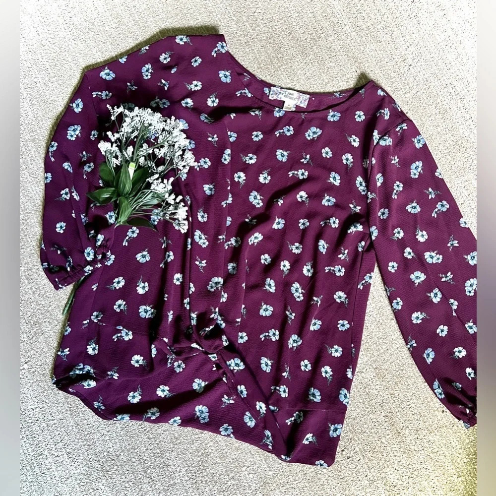 Pink Republic Knotted Front Floral Blouse - Small